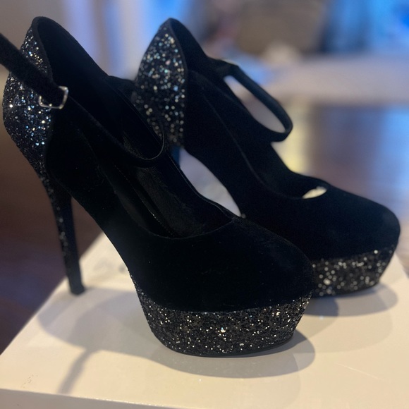 Heels - Picture 1 of 5